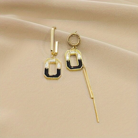 Elegant Asymmetrical Long Tassel Earrings - Picture 3 of 5